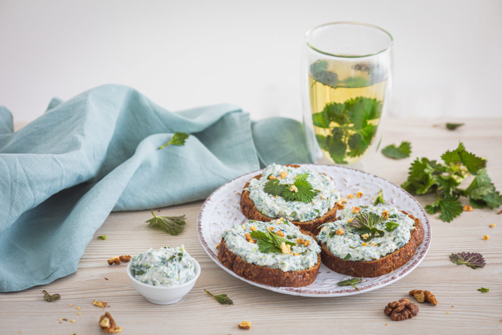 Kopřivová pomazánka s Večerním chlebíkem