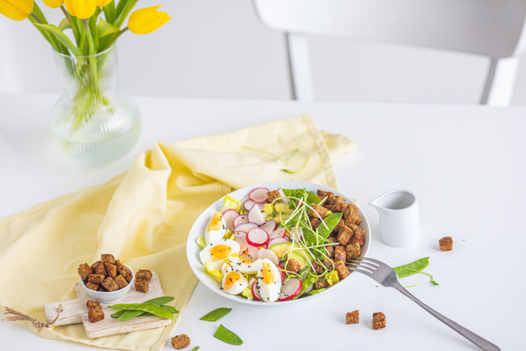 Jarní salát s krutony z Ranního chlebíku