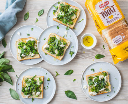 Opečené tousty s mozzarellou a brokolicí