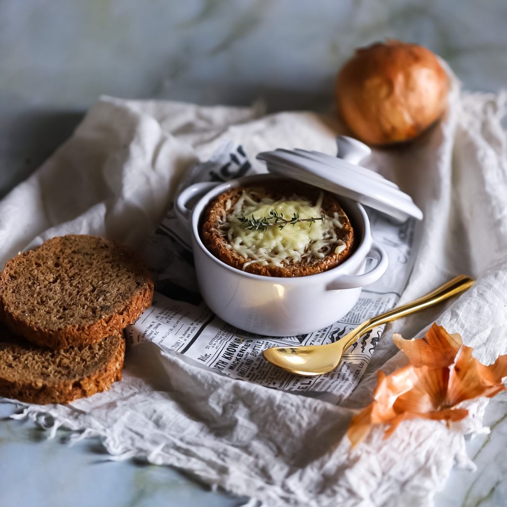 Cibulová polévka s Ranním chlebíkem